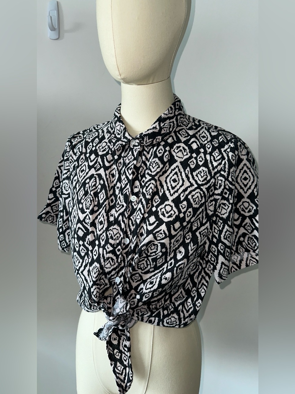 Black & White Geometric Tie-Front Button Down Top